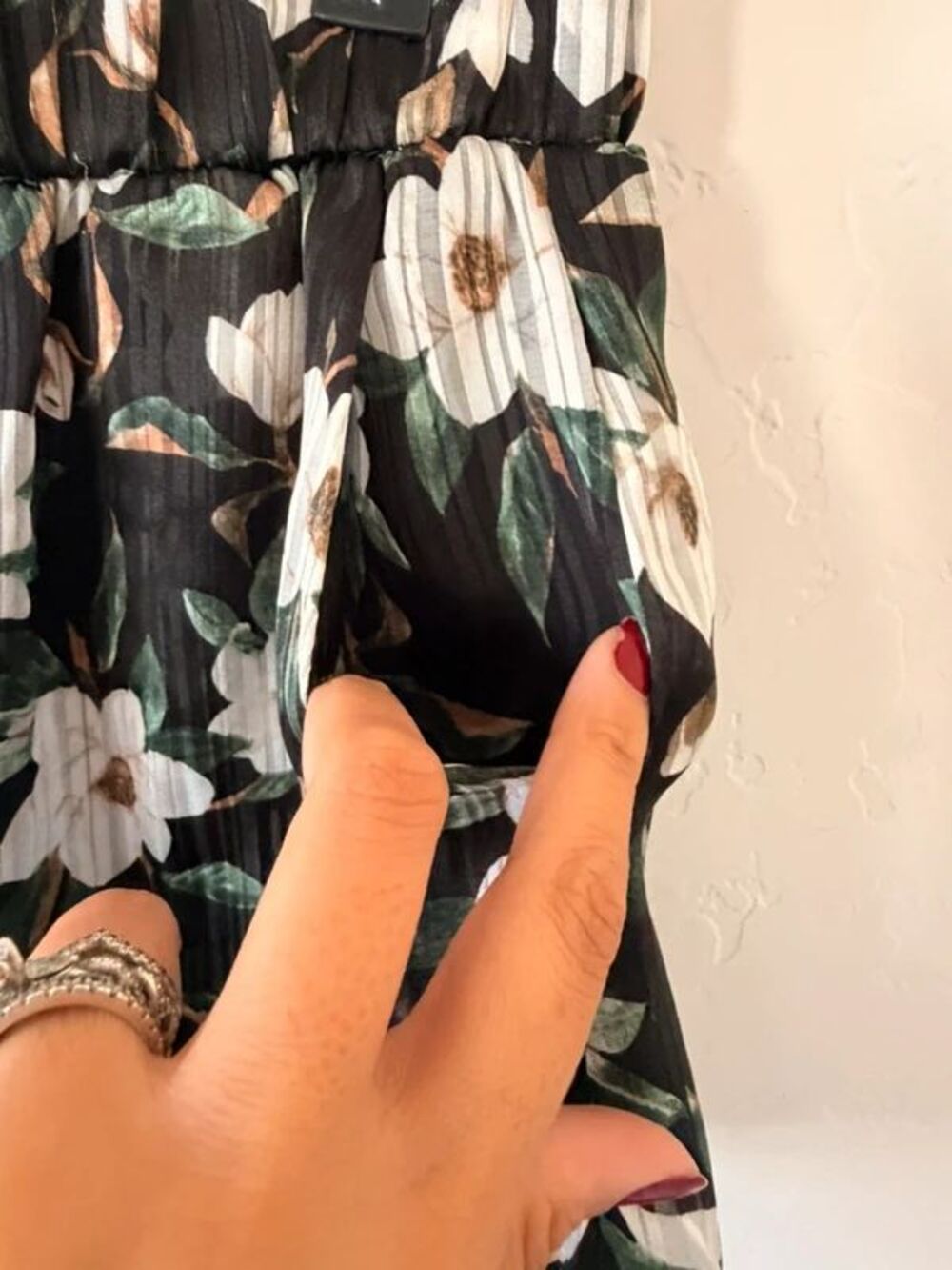 Blue Rain Ruffled Floral Shorts Size S - Picture 4 of 4